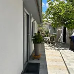 Lora Apartman *