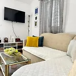 Apartman Lora *
