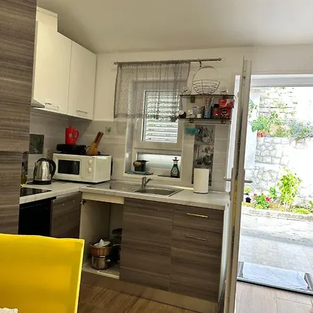 Apartment Lora *