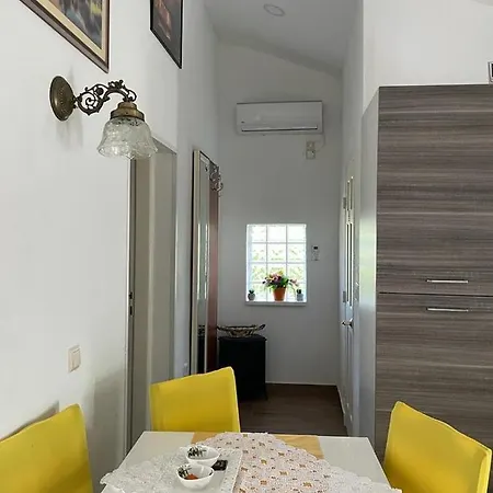 Apartment Lora