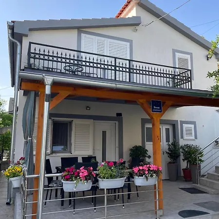 Lora Апартаменты