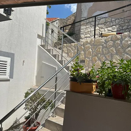 Lora Apartment *