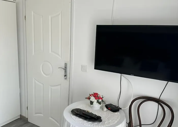 Lora Апартаменты Скрадин