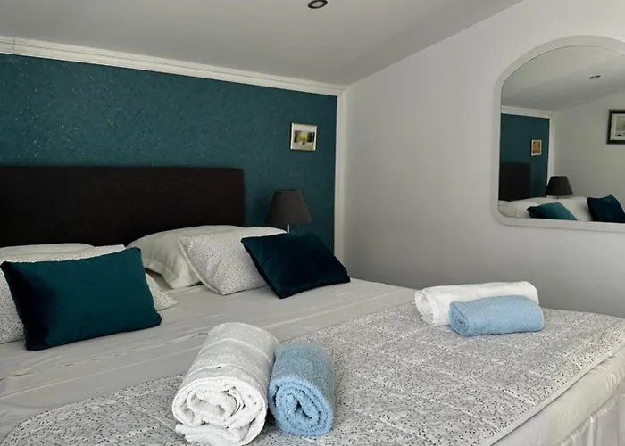 Lora Апартаменты *